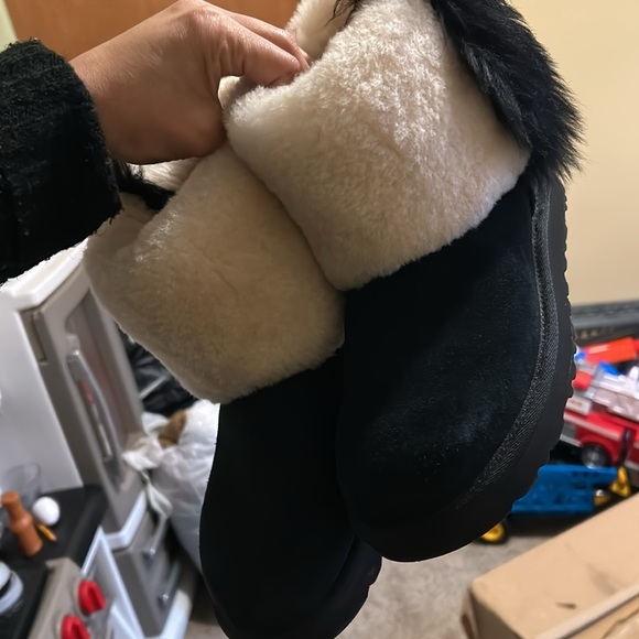 Uggs - Picture 9 of 11